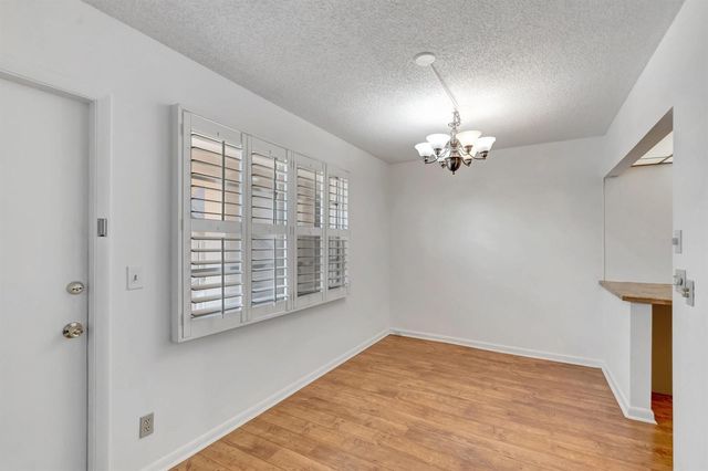 267 Wellington J 267, West Palm Beach, FL 33417