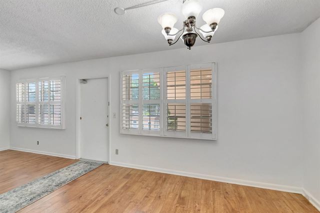 267 Wellington J 267, West Palm Beach, FL 33417