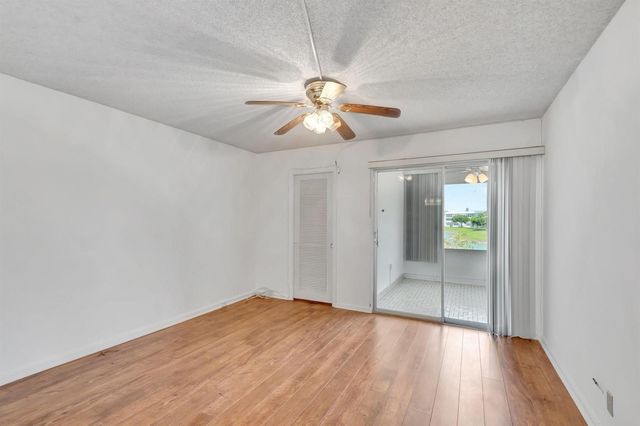 267 Wellington J 267, West Palm Beach, FL 33417