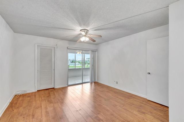 267 Wellington J 267, West Palm Beach, FL 33417