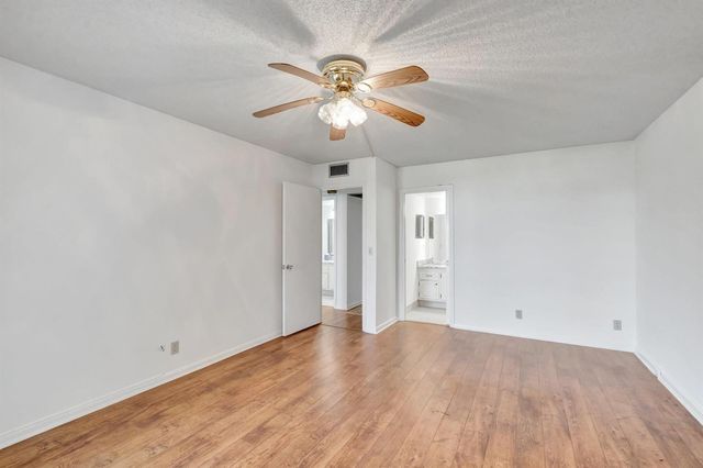 267 Wellington J 267, West Palm Beach, FL 33417