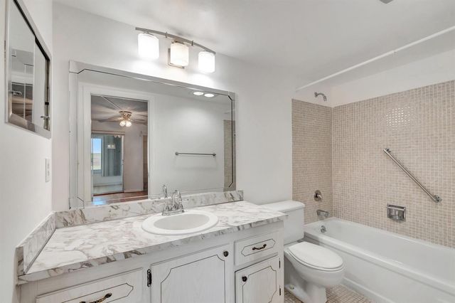 267 Wellington J 267, West Palm Beach, FL 33417