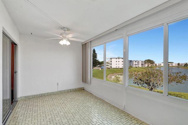 267 Wellington J 267, West Palm Beach, FL 33417