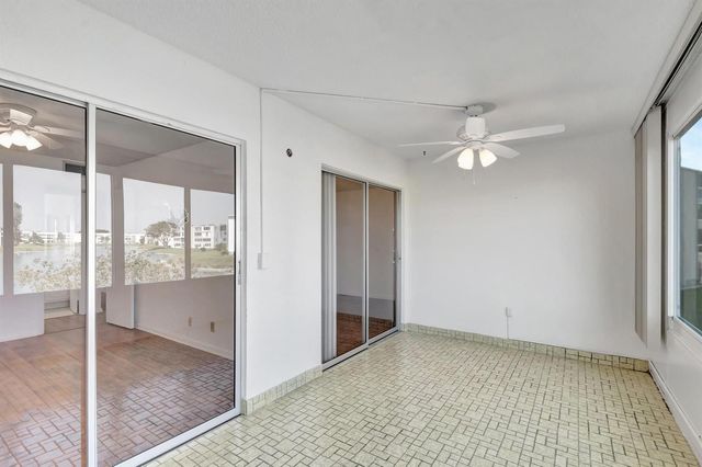 267 Wellington J 267, West Palm Beach, FL 33417