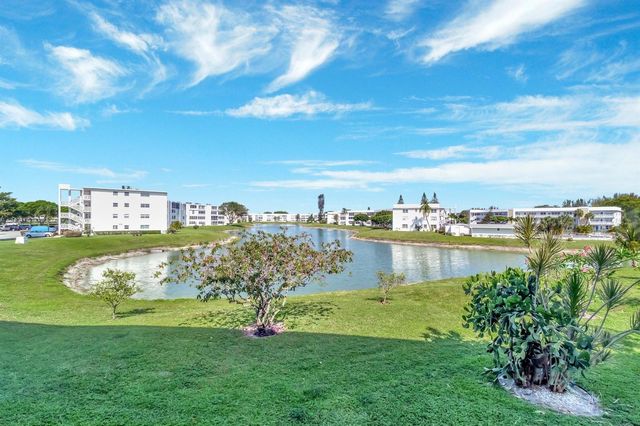 267 Wellington J 267, West Palm Beach, FL 33417