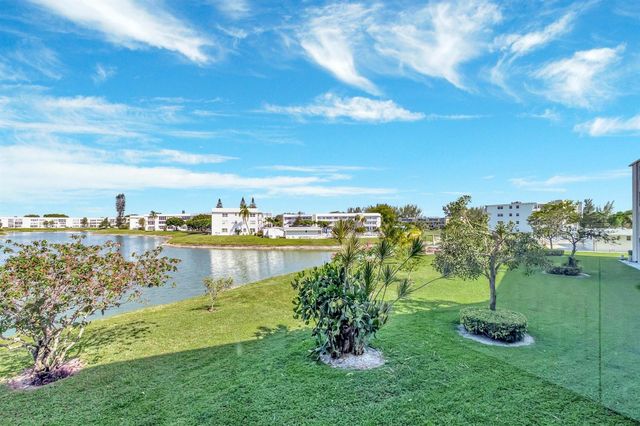 267 Wellington J 267, West Palm Beach, FL 33417
