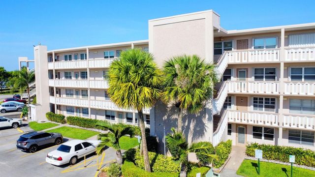 267 Wellington J 267, West Palm Beach, FL 33417