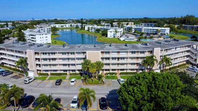 267 Wellington J 267, West Palm Beach, FL 33417