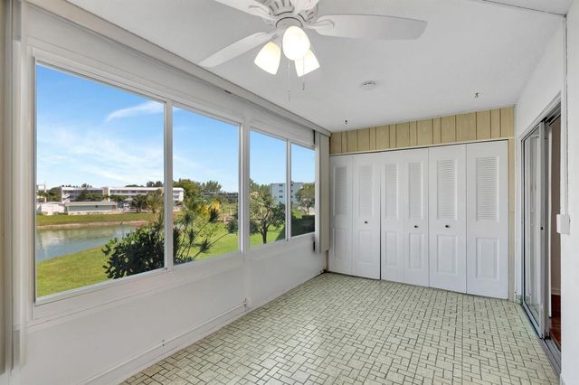 267 Wellington J 267, West Palm Beach, FL 33417