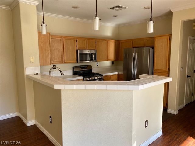 3935 PALM BEACH Street 201, Las Vegas, NV 89129