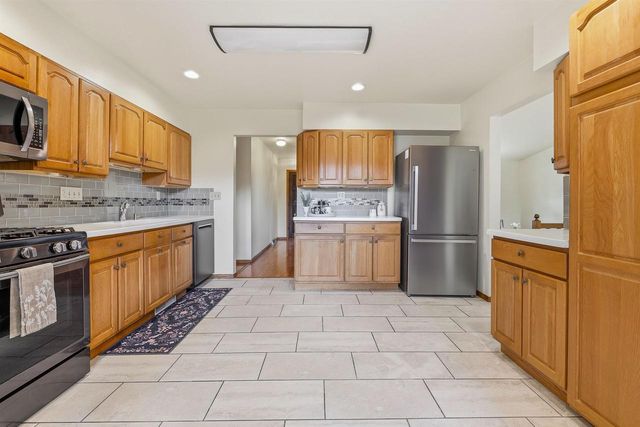 920 S WESTHAVEN DRIVE, Oshkosh, WI 54904
