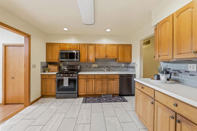 920 S WESTHAVEN DRIVE, Oshkosh, WI 54904