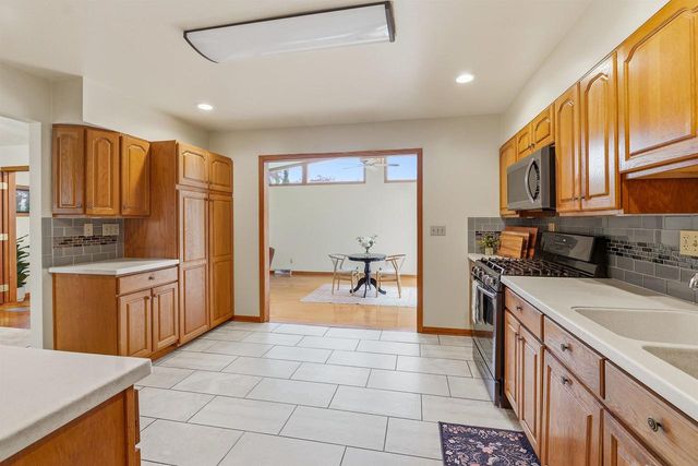 920 S WESTHAVEN DRIVE, Oshkosh, WI 54904