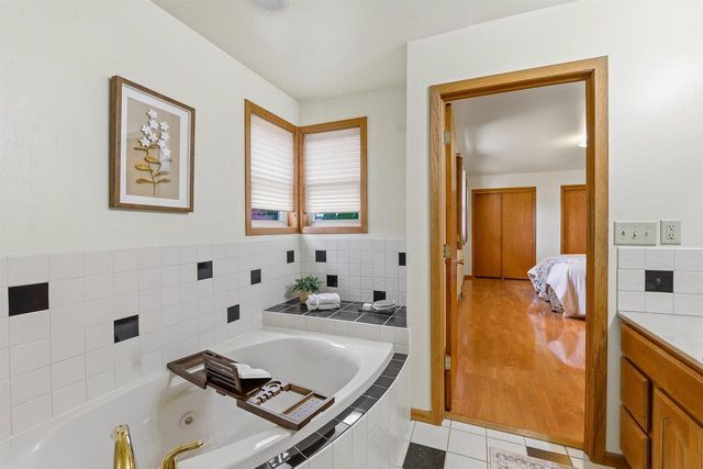 920 S WESTHAVEN DRIVE, Oshkosh, WI 54904