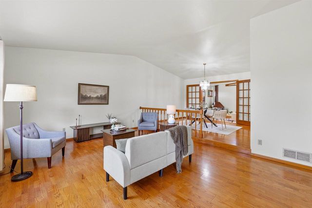 920 S WESTHAVEN DRIVE, Oshkosh, WI 54904