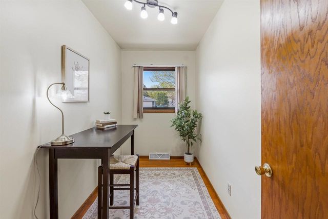 920 S WESTHAVEN DRIVE, Oshkosh, WI 54904