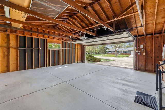 920 S WESTHAVEN DRIVE, Oshkosh, WI 54904