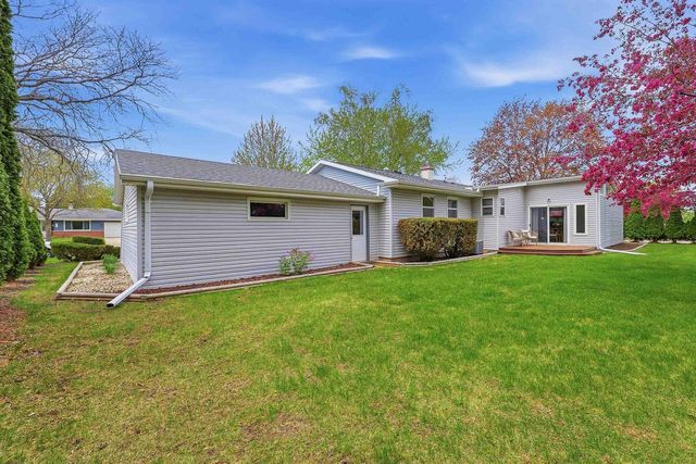 920 S WESTHAVEN DRIVE, Oshkosh, WI 54904