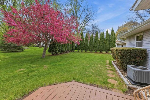 920 S WESTHAVEN DRIVE, Oshkosh, WI 54904