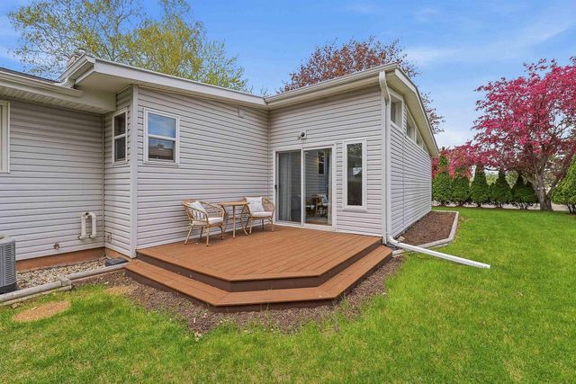 920 S WESTHAVEN DRIVE, Oshkosh, WI 54904