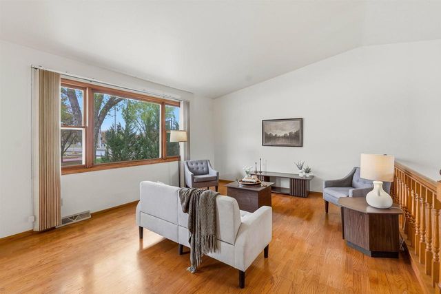 920 S WESTHAVEN DRIVE, Oshkosh, WI 54904