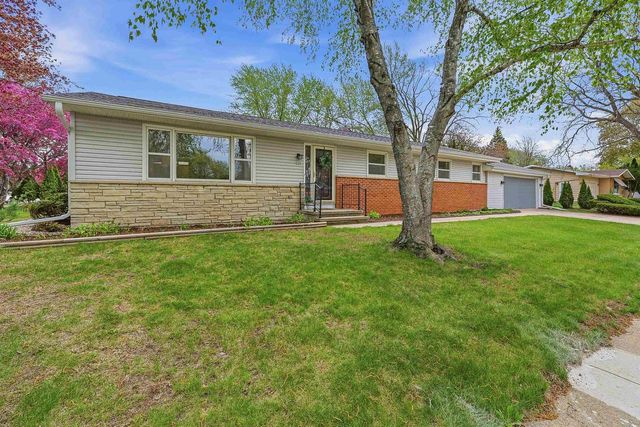 920 S WESTHAVEN DRIVE, Oshkosh, WI 54904