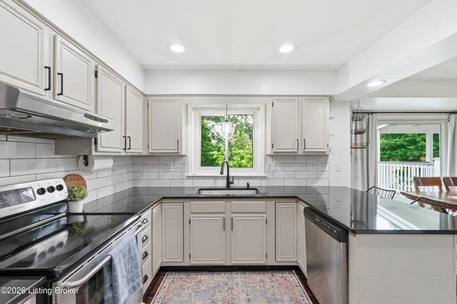 7414 Old Coach Rd, Crestwood, KY 40014