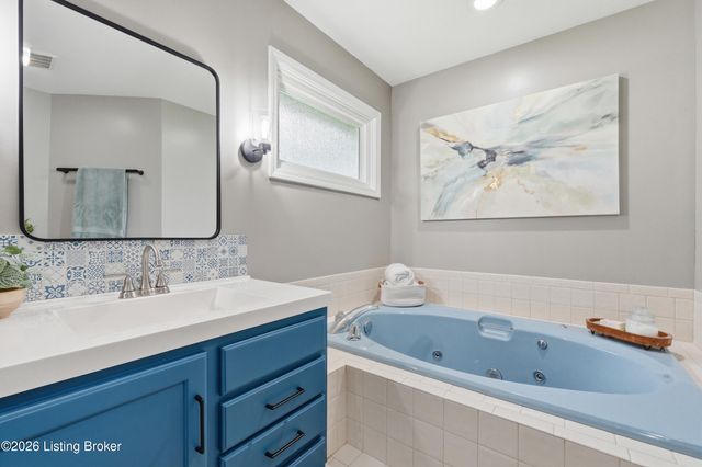 7414 Old Coach Rd, Crestwood, KY 40014