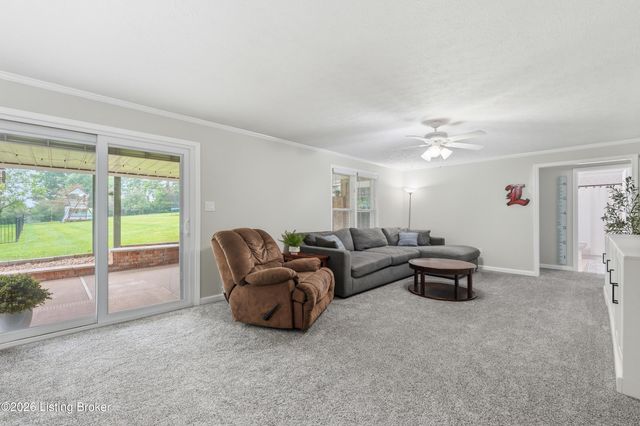 7414 Old Coach Rd, Crestwood, KY 40014