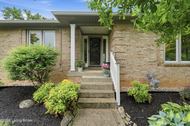 7414 Old Coach Rd, Crestwood, KY 40014