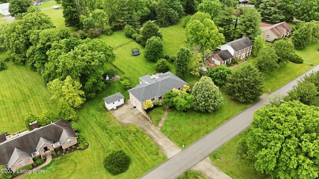7414 Old Coach Rd, Crestwood, KY 40014