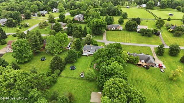 7414 Old Coach Rd, Crestwood, KY 40014