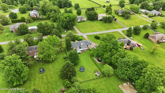 7414 Old Coach Rd, Crestwood, KY 40014