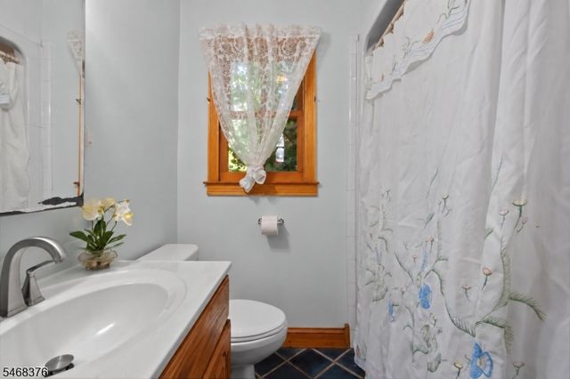 120 Hill St, Midland Park Boro, NJ 07432