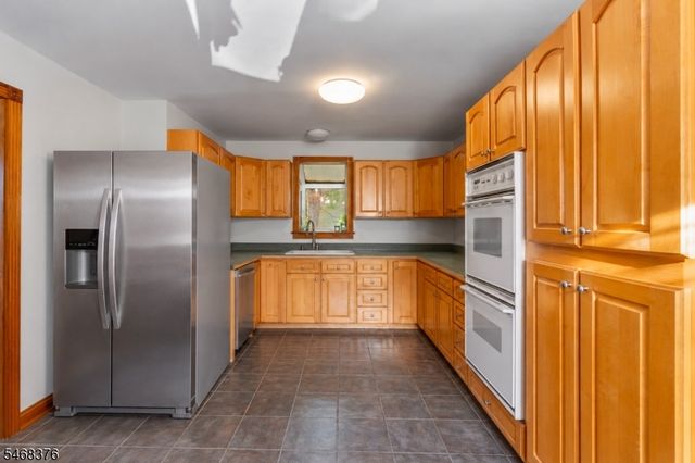 120 Hill St, Midland Park Boro, NJ 07432