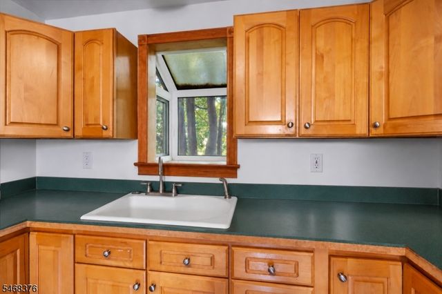 120 Hill St, Midland Park Boro, NJ 07432