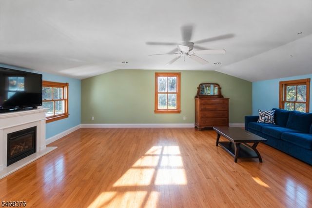 120 Hill St, Midland Park Boro, NJ 07432