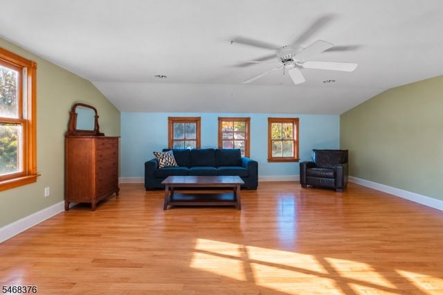 120 Hill St, Midland Park Boro, NJ 07432
