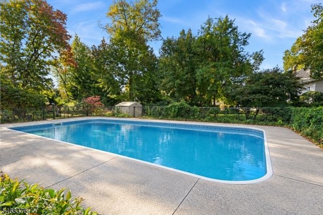 120 Hill St, Midland Park Boro, NJ 07432