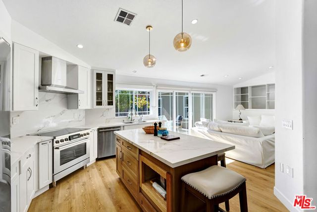 7844 Canby Avenue, Reseda, CA 91335