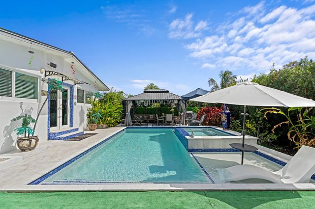 3705 NE 16th Avenue, Oakland Park, FL 33334