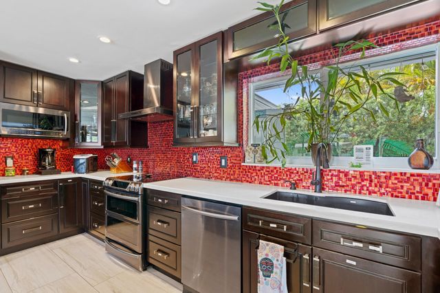 3705 NE 16th Avenue, Oakland Park, FL 33334