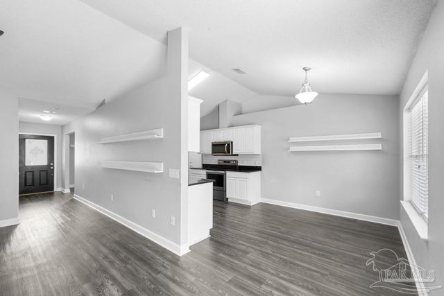 1068 Joaquin Dr, Pensacola, FL 32506