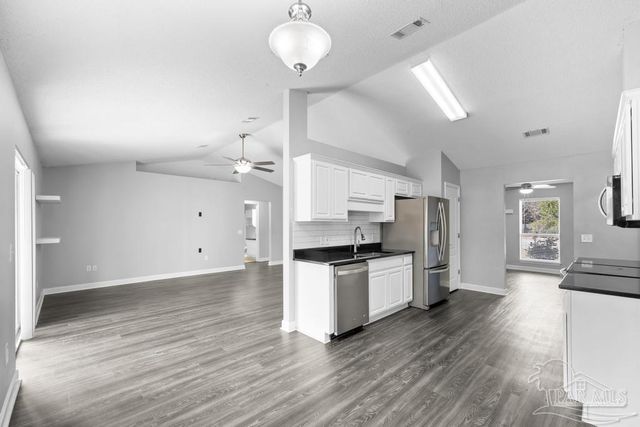 1068 Joaquin Dr, Pensacola, FL 32506