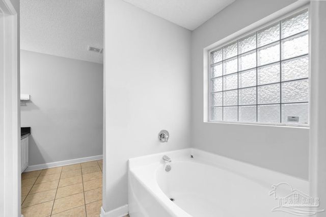 1068 Joaquin Dr, Pensacola, FL 32506