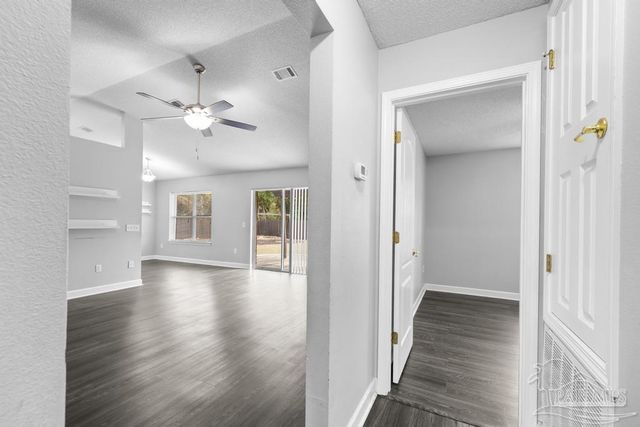 1068 Joaquin Dr, Pensacola, FL 32506