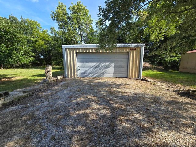 19102 168th Dr, Winfield, KS 67156