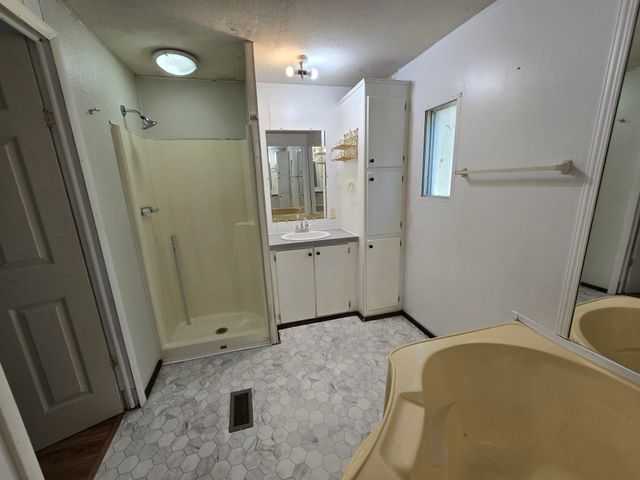 19102 168th Dr, Winfield, KS 67156