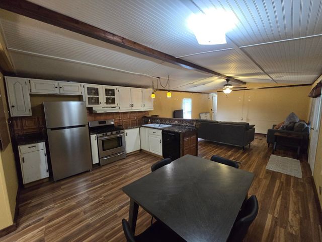 19102 168th Dr, Winfield, KS 67156