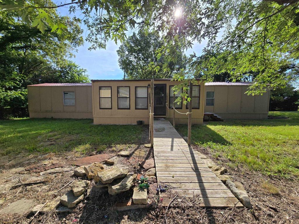 19102 168th Dr, Winfield, KS 67156